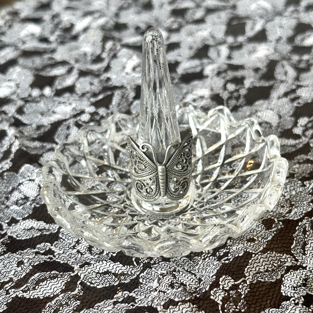 Avon butterfly ring & ring holder